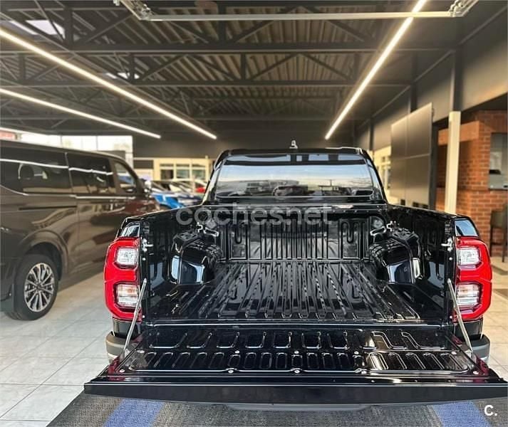 Käytetty Toyota HiLux 204 HP (150 kW) 2022 Musta Nouto