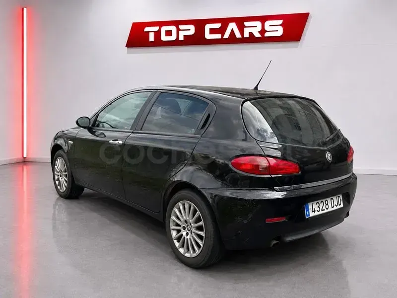 Usado Alfa Romeo 147 Distinctive 105 CV (77 kW) 2005 Negro Utilitario