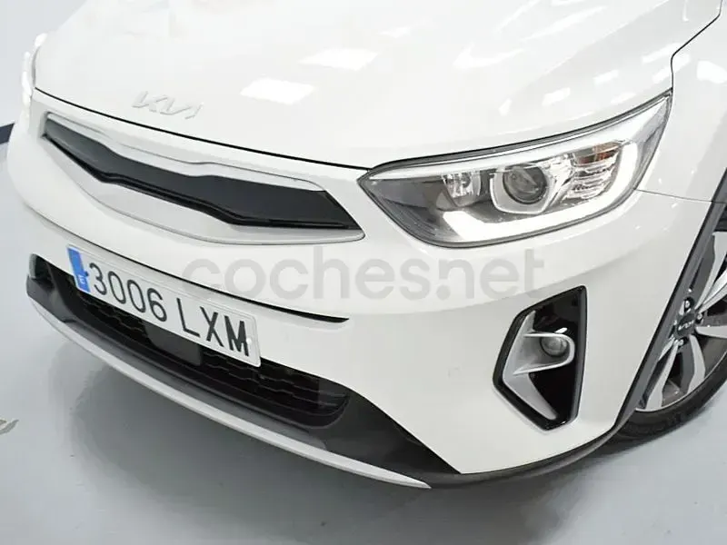 Usado Kia Stonic 100 CV (73 kW) 2022 Blanco SUV