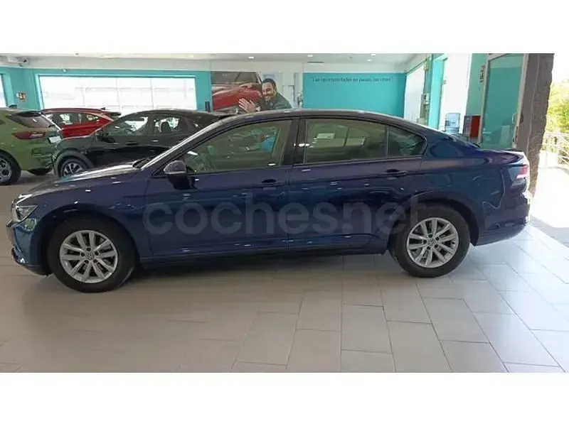 Usado VW Passat Edition 150 CV (110 kW) 2018 Azul Berlina