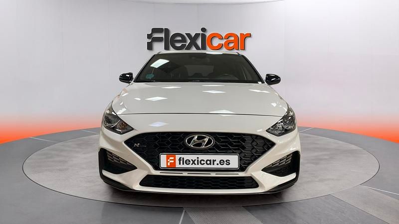 Begagnad Hyundai i30 N Line 120 HK (88 kW) 2023 Vit Sedan