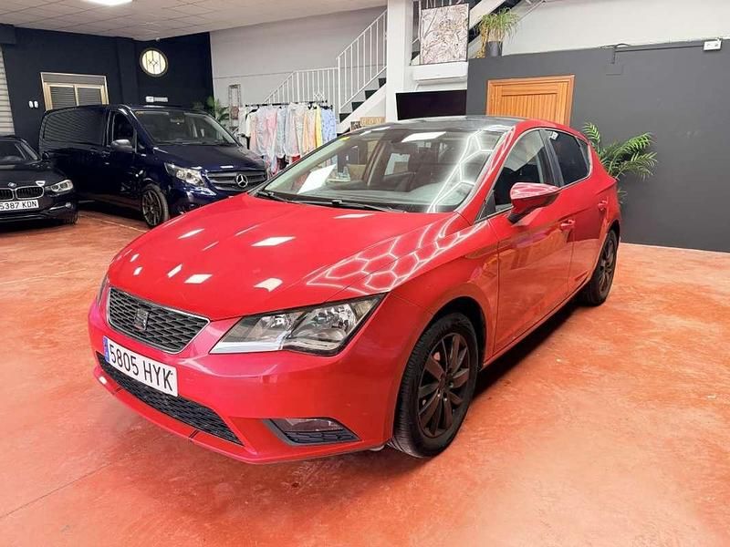 Usado Seat Leon Style 105 CV (77 kW) 2014 Rojo Utilitario