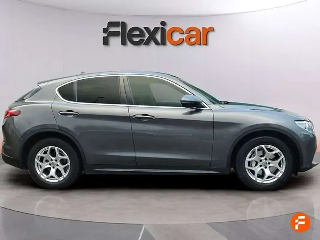Usado Alfa Romeo Stelvio Executive 160 CV (117 kW) 2019 Verde SUV