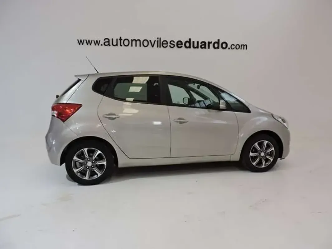 Usado Hyundai i20 126 CV (92 kW) 2018 Gris Monovolumen