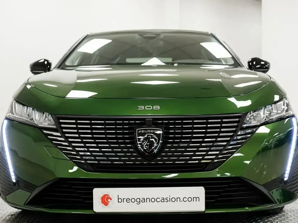 Usado Peugeot 308 Allure 131 CV (96 kW) 2022 Verde Berlina