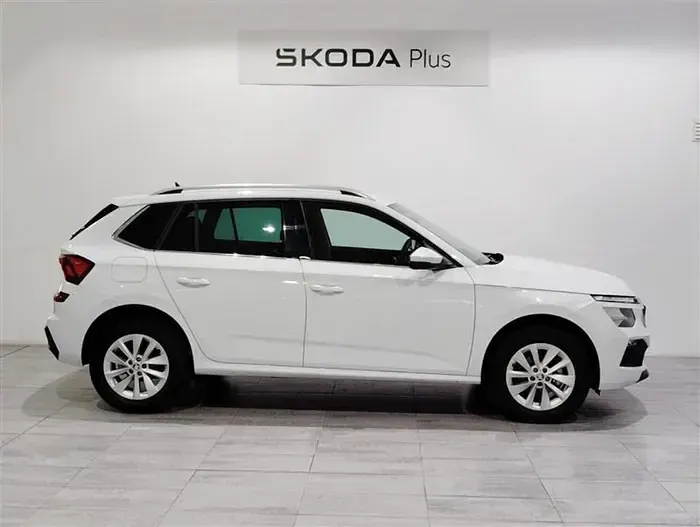 Usado Skoda Kamiq Selection 115 CV (84 kW) 2024 Blanco SUV