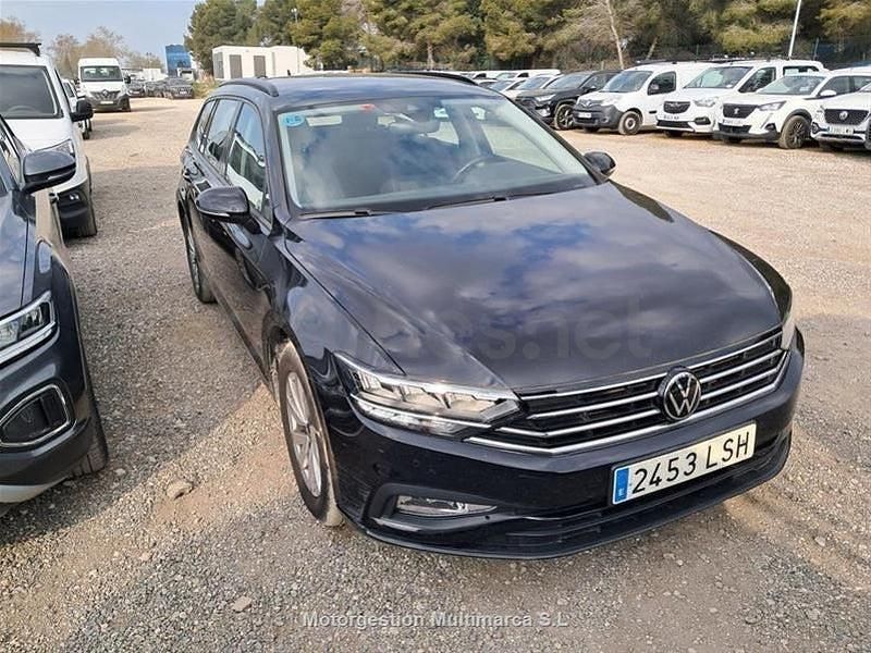 Usado VW Passat Business 122 CV (89 kW) 2021 Negro Familiar