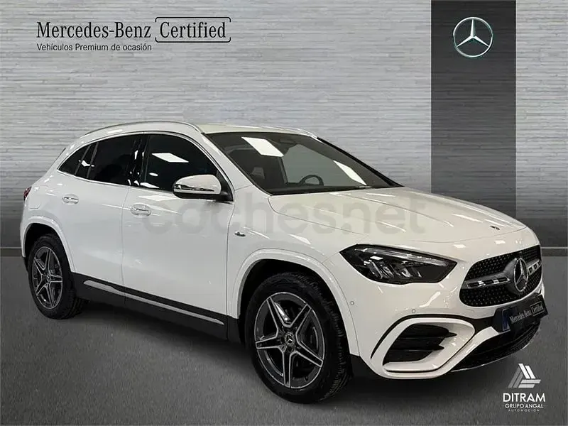 Usado Mercedes GLA250 AMG line 218 CV (160 kW) 2025 Blanco polar SUV