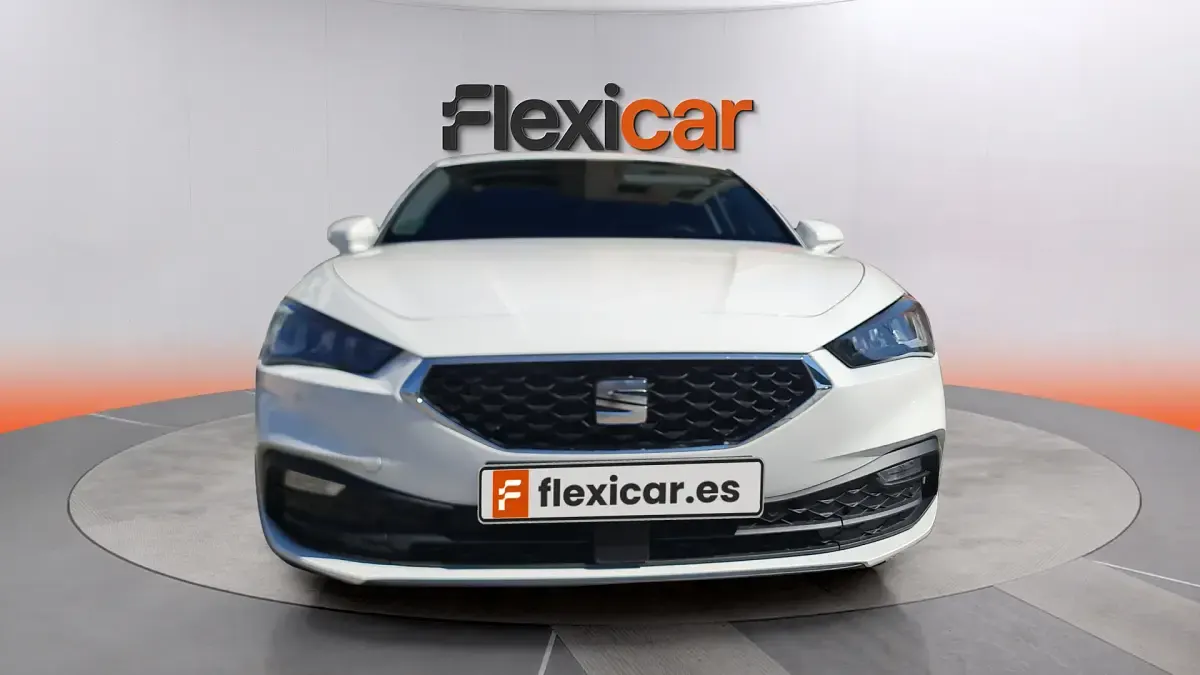 Usado Seat Leon Style 116 CV (85 kW) 2024 Blanco Berlina