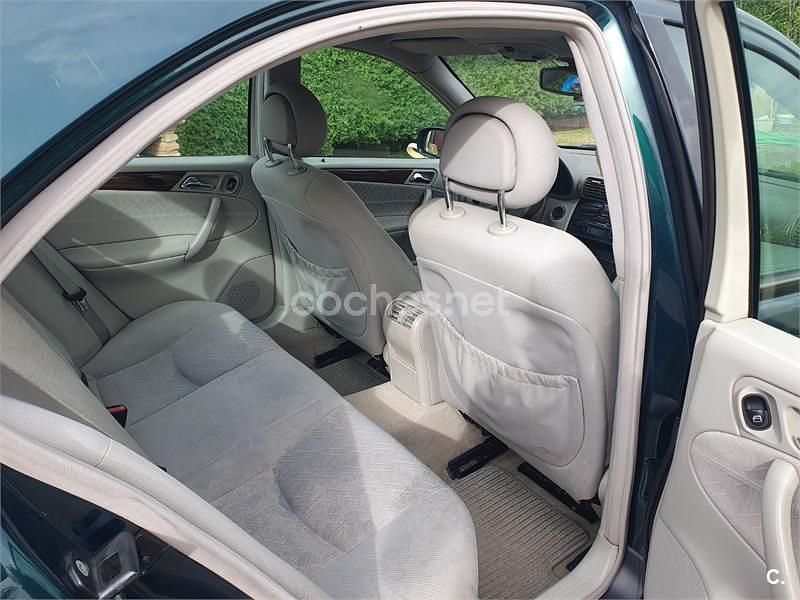 Używany Mercedes C220 Elegance 143 KM (105 kW) 2002 Zielony Sedan/Limuzyna