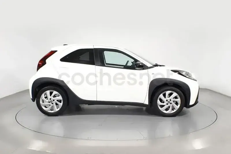Usado Toyota Aygo X Play 72 CV (52 kW) 2025 Blanco SUV