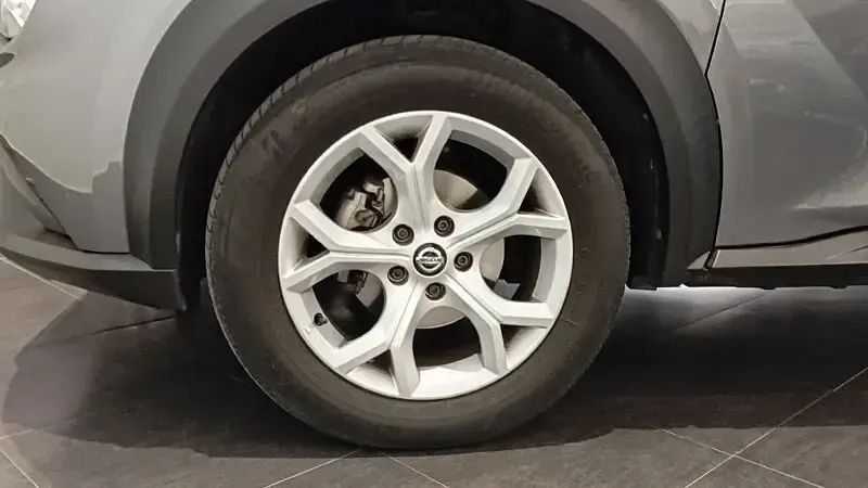 Usado Nissan Juke N-Connecta 114 CV (83 kW) 2022 Gris SUV