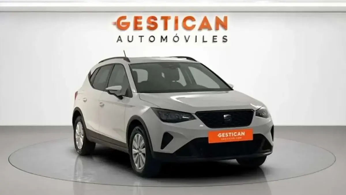 Usado Seat Arona Style 110 CV (80 kW) 2023 Blanco SUV