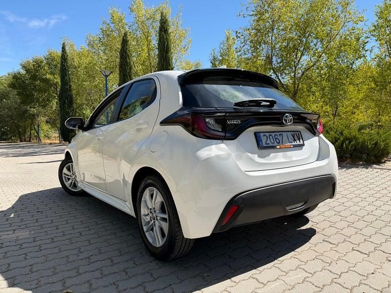 Usado Toyota Yaris Hybrid Business Edition 116 CV (85 kW) 2022 Blanco Berlina