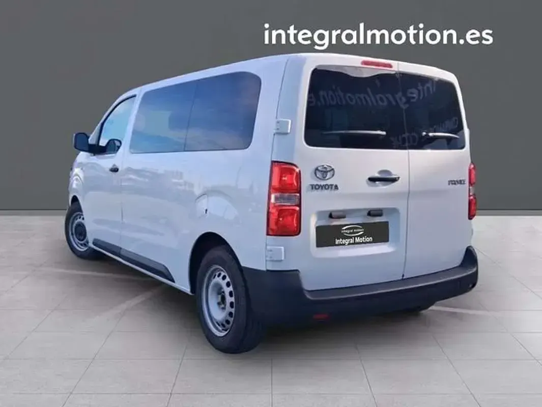 Usado Toyota Proace 120 CV (88 kW) 2022 Blanco Monovolumen
