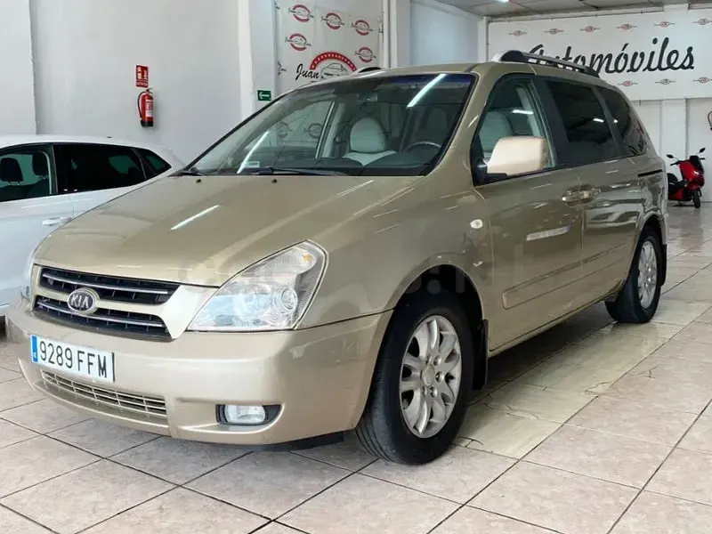 Usado Kia Carnival EX 185 CV (136 kW) 2006 Beige Monovolumen