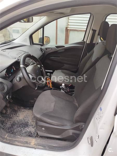 Usado Ford Tourneo Courier Trend 95 CV (69 kW) 2016 Blanco Monovolumen