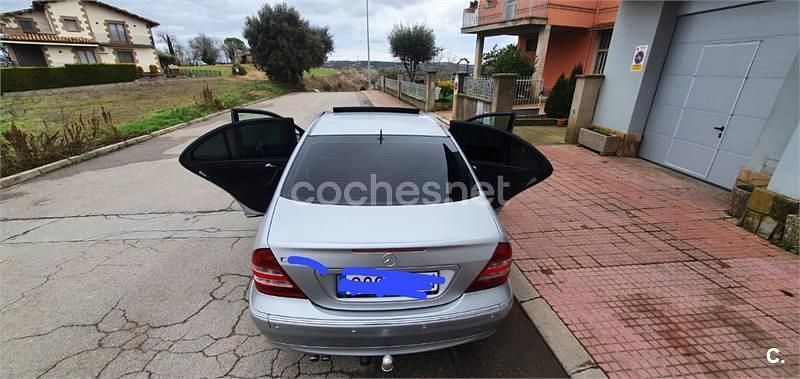 Usado Mercedes C200 Elegance 163 CV (119 kW) 2004 Gris / plata Berlina