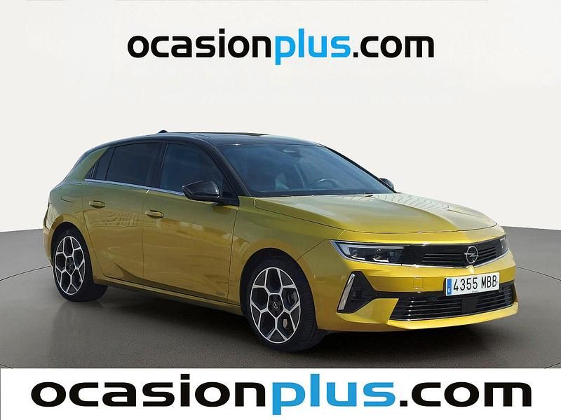 Usado Opel Astra Ultimate 181 CV (133 kW) 2022 Amarillo Utilitario