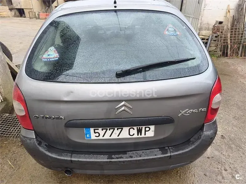 Usado Citroën Xsara Picasso 90 CV (66 kW) 2004 Gris / plata Monovolumen