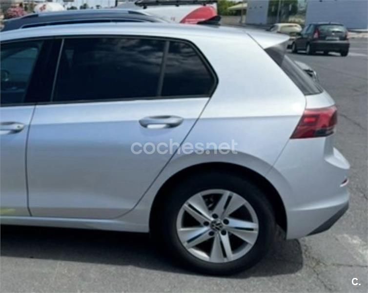 Usado VW Golf VIII Life 115 CV (84 kW) 2021 Gris / plata Berlina