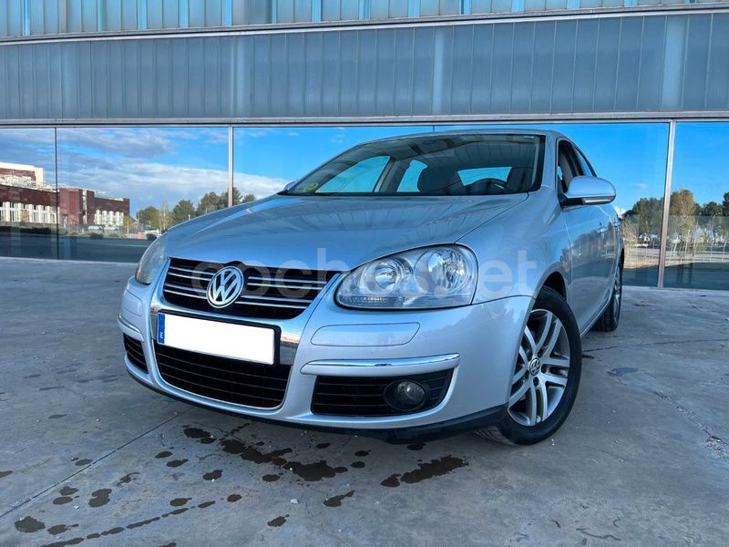 Usado VW Jetta Advance 140 CV (102 kW) 2008 Gris / plata Berlina