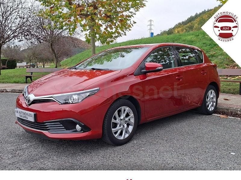 Usado Toyota Auris Active 116 CV (85 kW) 2015 Rojo Berlina