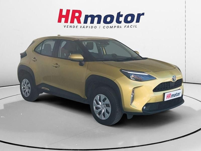 Amarillo Usado 2023 Toyota Yaris Hybrid Style | 22.890 € (Un poco caro) - Imagen 1/4