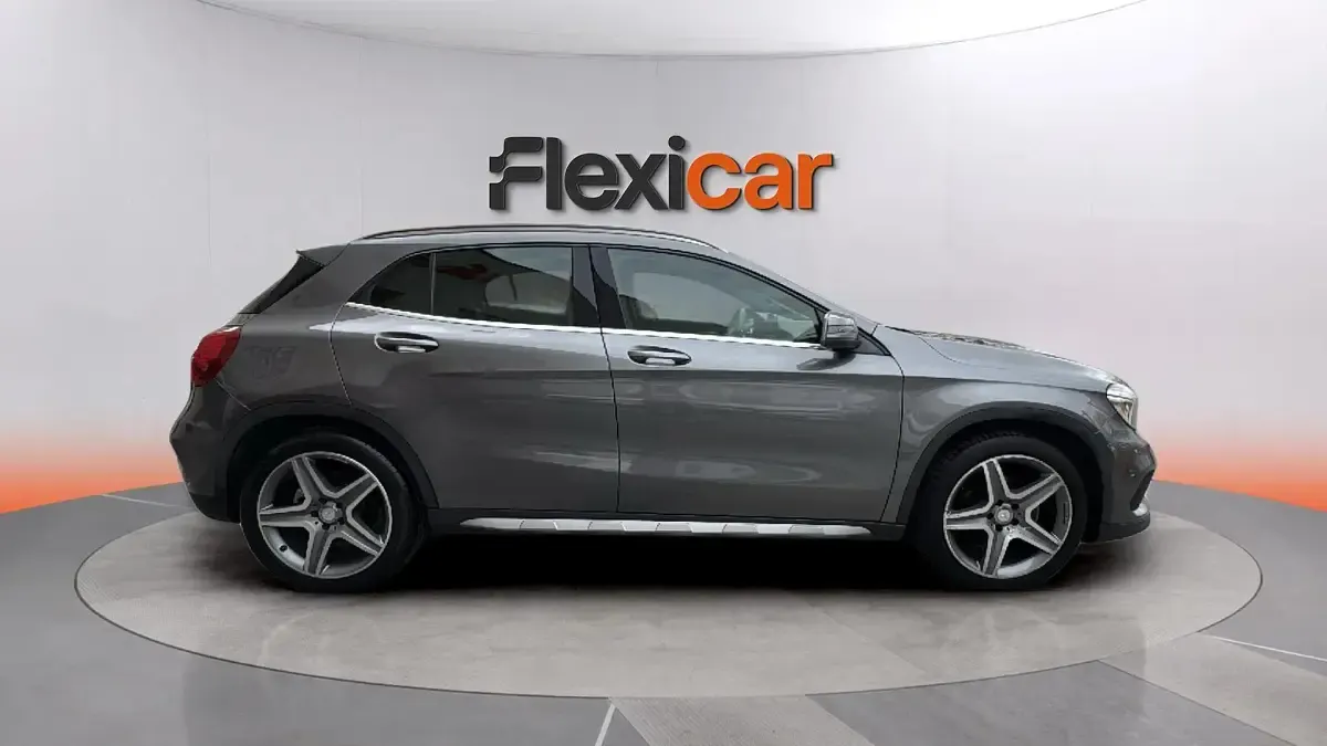 Usado Mercedes GLA200 AMG line 136 CV (100 kW) 2017 Gris SUV