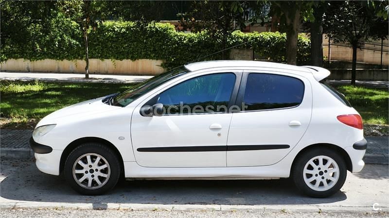 Blanco Usado 2001 Peugeot 206 Berlina | 2800 € (Un poco caro) - Imagen 1/4