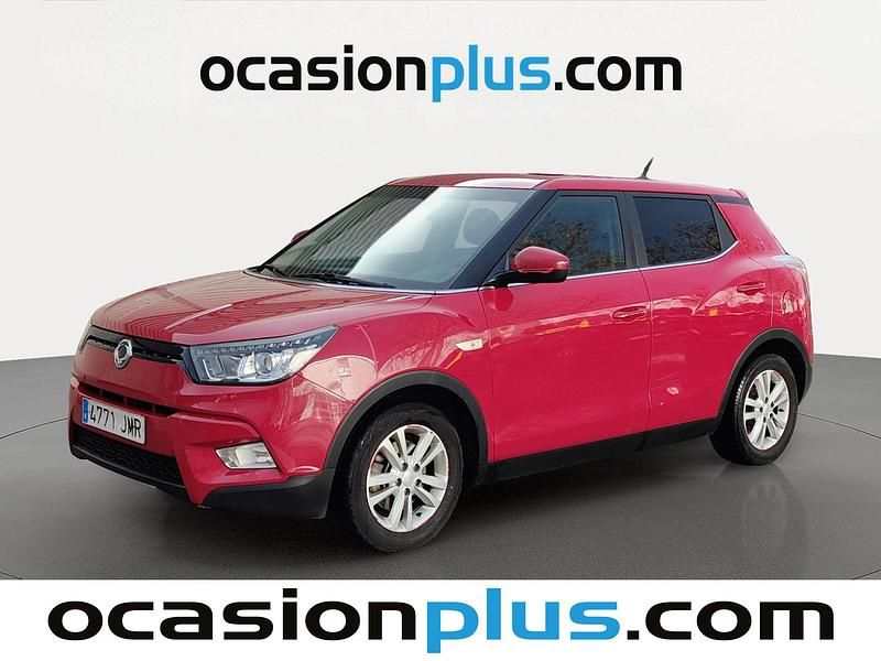 Usado Ssangyong (KGM) Tivoli 116 CV (85 kW) 2016 Rojo SUV
