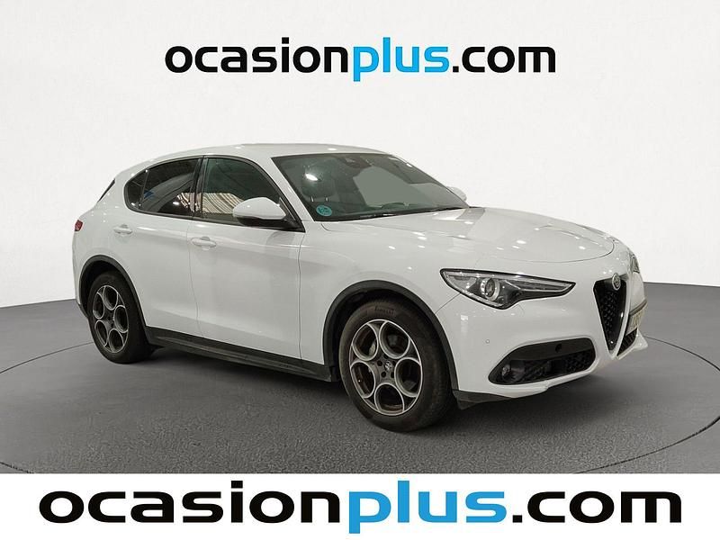 Usado Alfa Romeo Stelvio Sprint 160 CV (117 kW) 2022 Blanco SUV