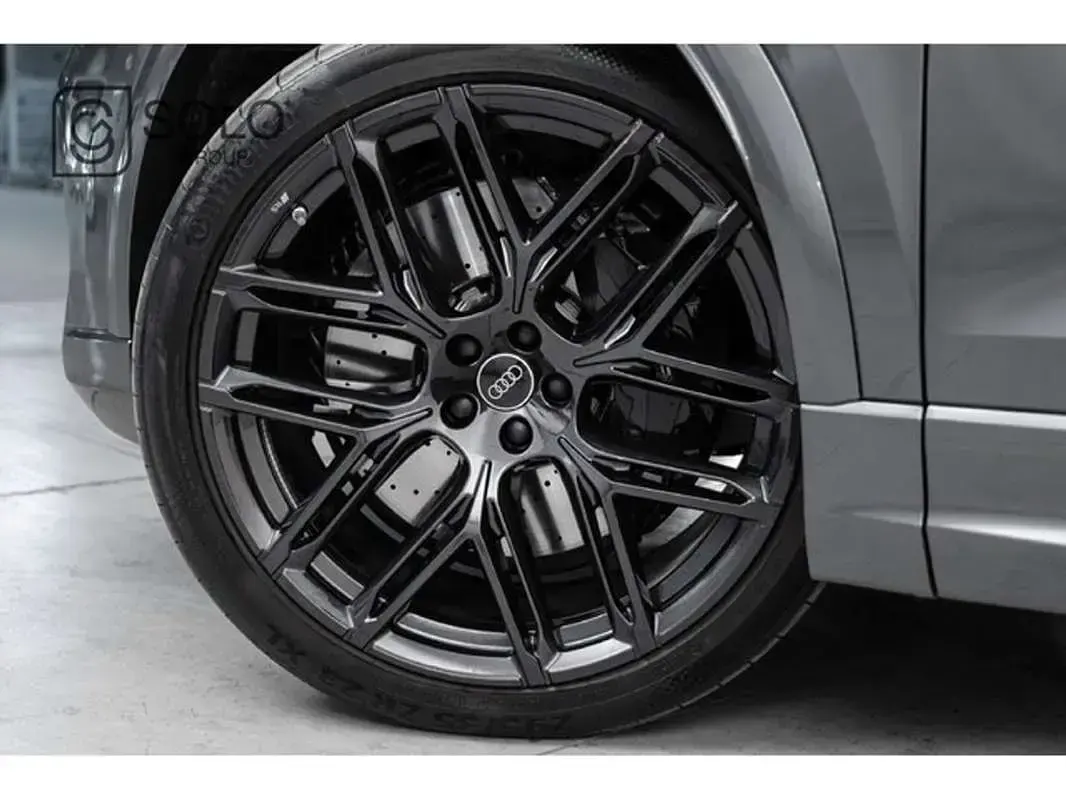 Usado Audi Q8 Ambiente 600 CV (441 kW) 2025 Gris SUV