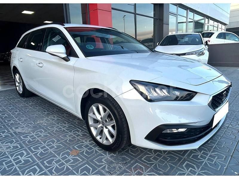 Blanco Usado 2021 Seat Leon Reference Familiar | 13.800 € (Buen precio) - Imagen 1/4