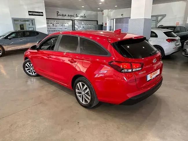 Usado Hyundai i30 116 HP (85 kW) 2020 Vermelho Carrinha