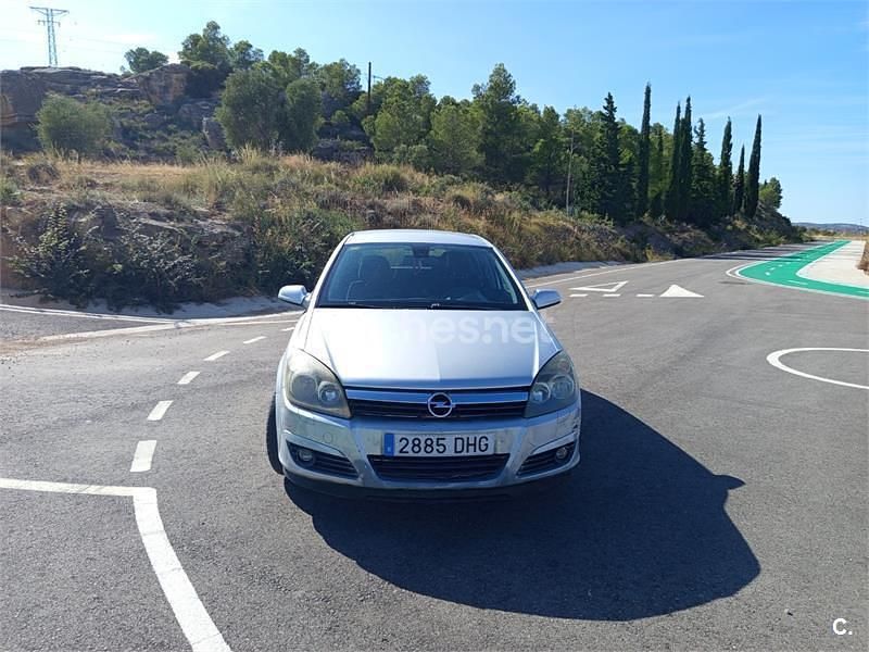 Gris / plata Usado 2005 Opel Astra Enjoy Berlina | 2500 € (Buen precio) - Imagen 1/4