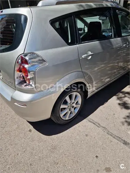 Usado Toyota Corolla Verso Sol 129 CV (94 kW) 2005 Gris / plata Monovolumen