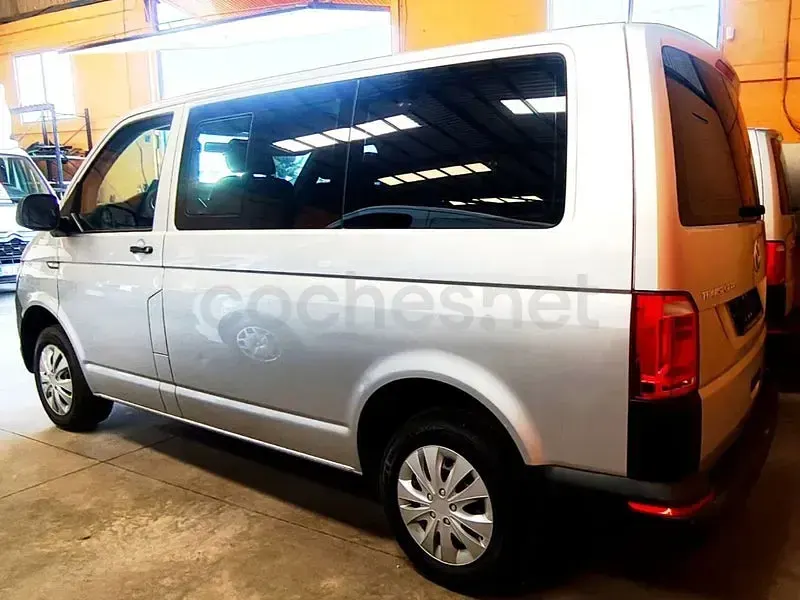 Usado VW Caravelle Trendline 114 CV (83 kW) 2018 Gris / plata Van