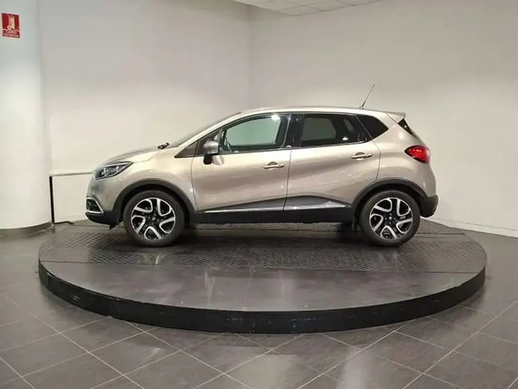 Usado Renault Captur Zen 90 CV (66 kW) 2014 Beige SUV