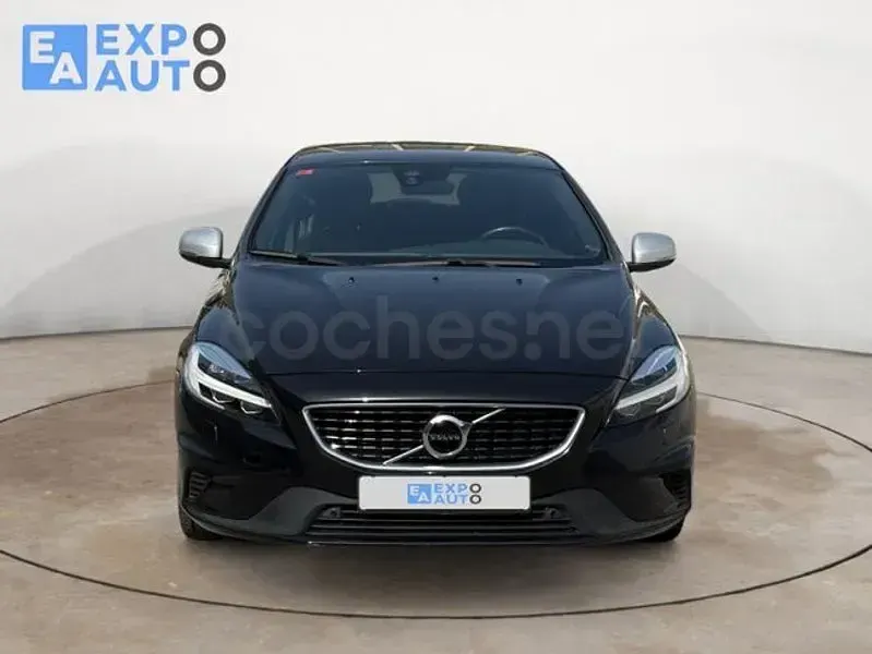 Usado Volvo V40 R-Design Momentum 122 CV (89 kW) 2018 Negro Berlina