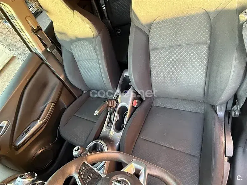 Usado Nissan Juke Acenta 114 CV (83 kW) 2021 Gris / plata SUV