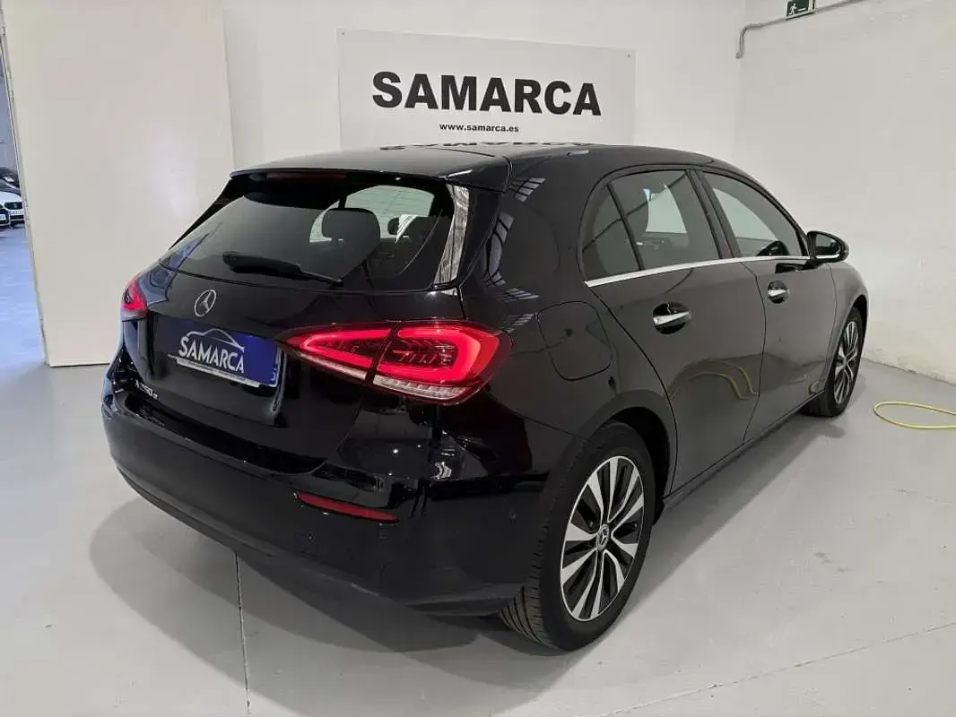 Usado Mercedes A250 218 CV (160 kW) 2021 Negro Utilitario