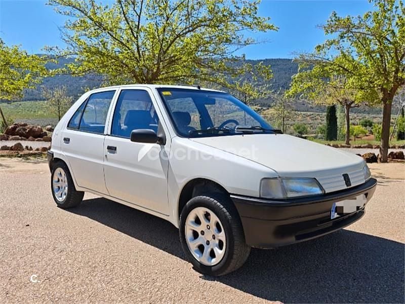 Usado Peugeot 106 50 CV (36 kW) 1993 Blanco Utilitario
