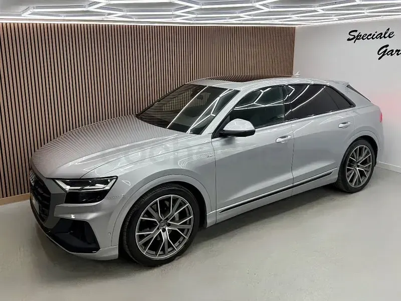 Usado Audi Q8 S-Line 286 CV (210 kW) 2019 Gris / plata SUV