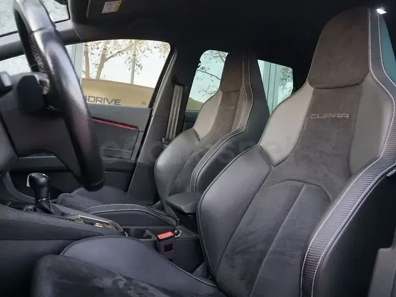 Usado Seat Leon CUPRA 300 CV (220 kW) 2017 Negro Familiar