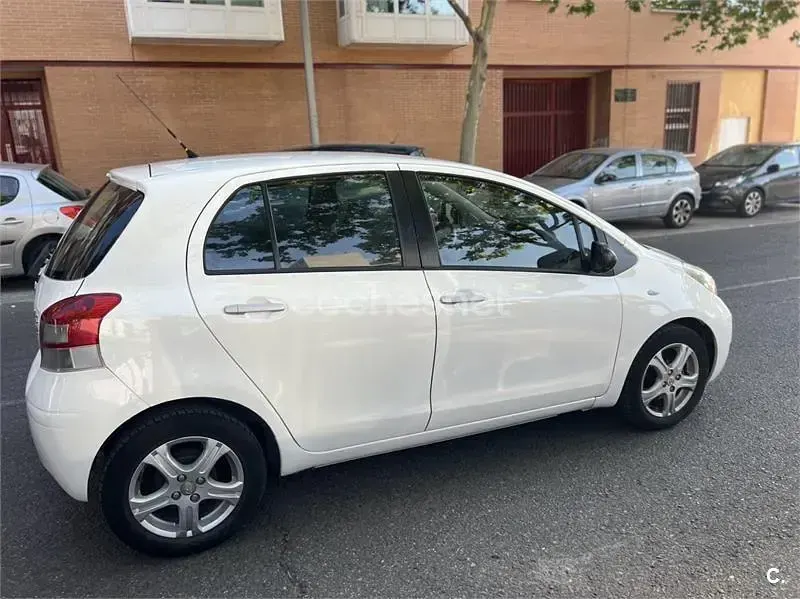Usado Toyota Yaris 101 CV (74 kW) 2010 Blanco Utilitario