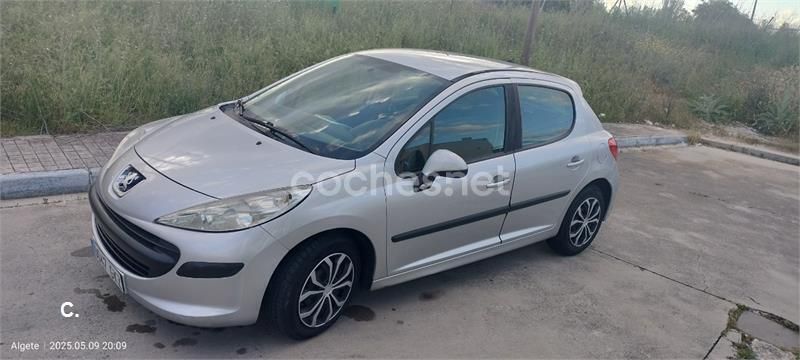 Gris / plata Usado 2009 Peugeot 207 Premium Berlina | 3900 € (Un poco caro) - Imagen 1/4