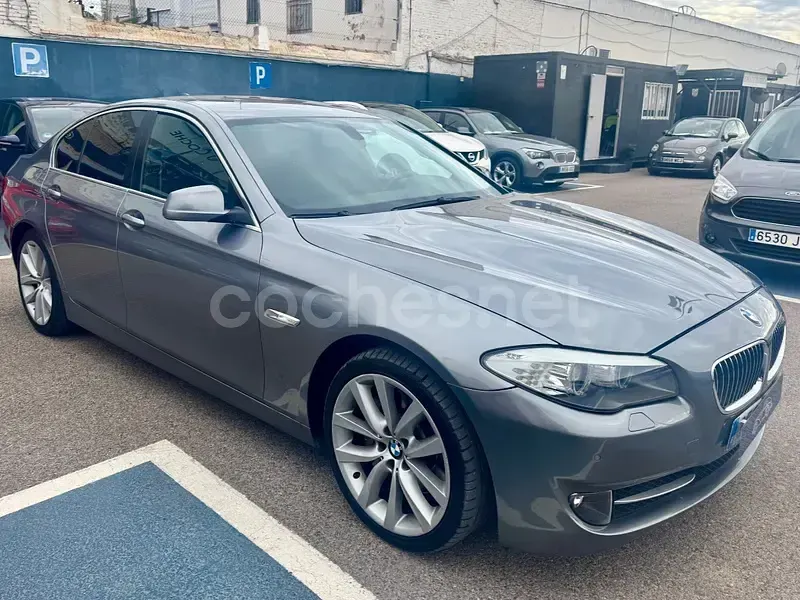 Usado BMW 525 Comfort Edition 218 CV (160 kW) 2014 Gris / plata Berlina