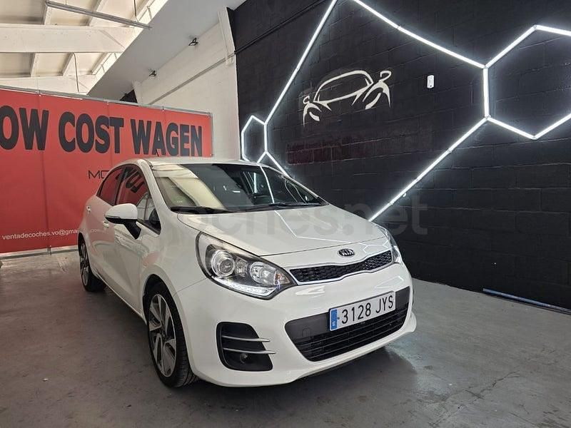 Usado Kia Rio 75 CV (55 kW) 2017 Blanco Berlina