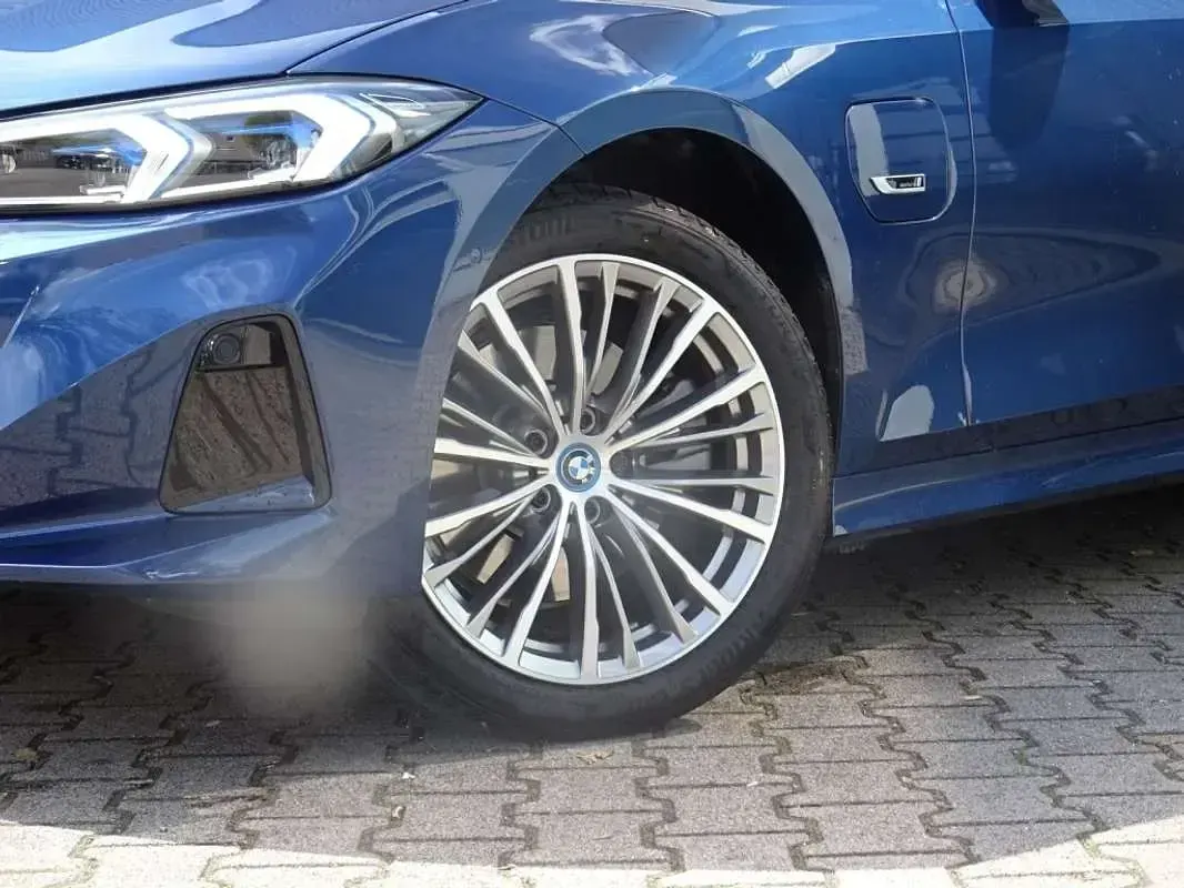 Usado BMW 330e 292 CV (214 kW) 2023 Azul Familiar